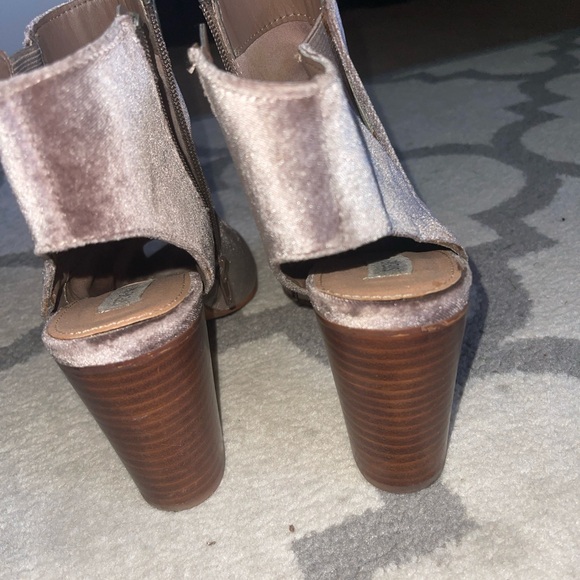 Steve Madden velvet heels - Picture 4 of 5